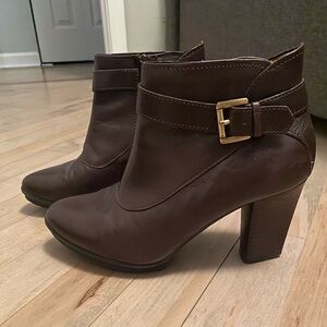 Size 6 Easy Spirit Booties